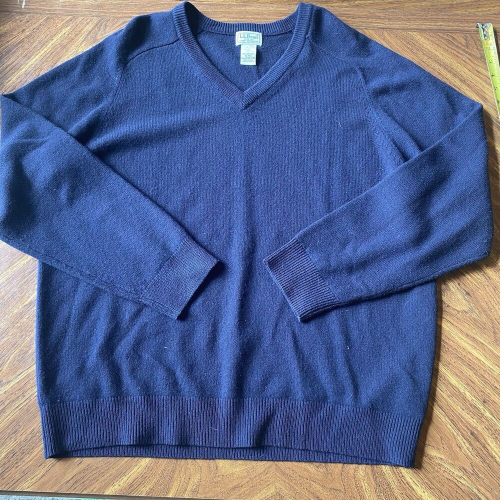 LL Bean 100% Lambs Wool Sweater Mens X-Large Navy V-Neck Casual Outdoors Classic